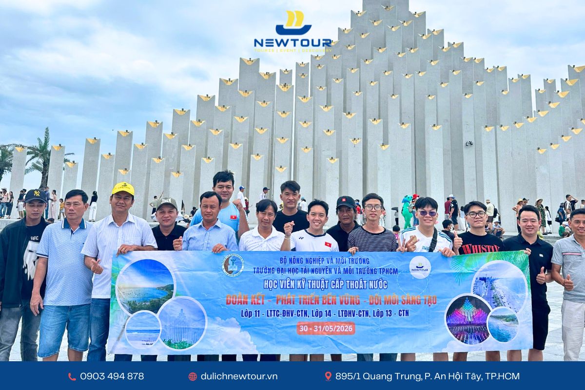 Quý đoàn check-in tại Mũi Nghinh Phong trong chuyến du lịch Vũng Tàu 2N1Đ