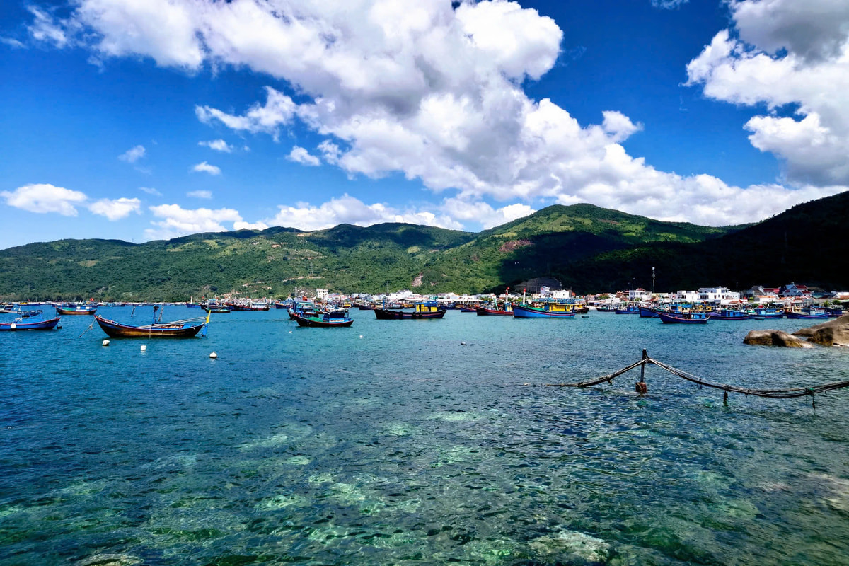 Bãi biển Đại Lãnh nằm cách trung tâm Nha Trang khoảng 80 km về phía Bắc