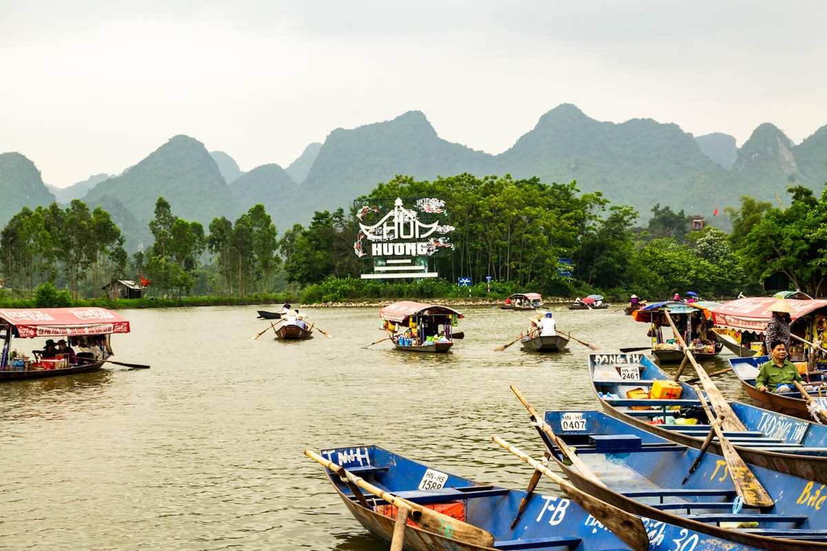 Bến Đục là cửa ngõ chính dẫn vào chùa Hương ở Hà Nội