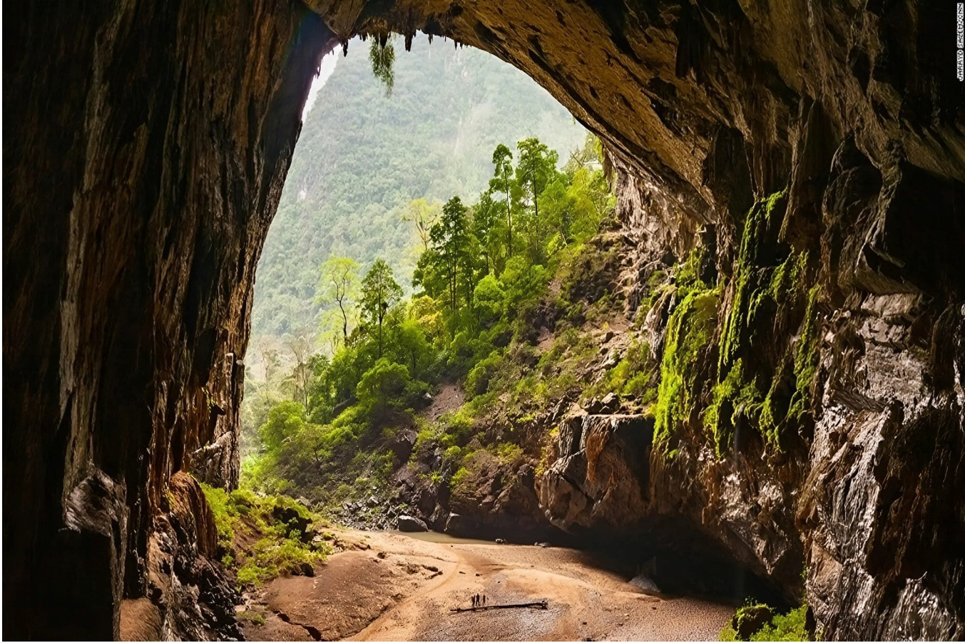 Vọng Khủng Long tạo hang Sơn Đòong