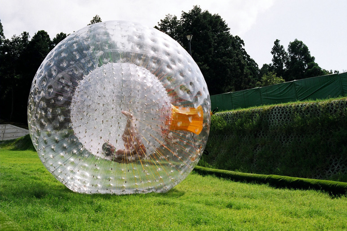 Bóng lăn Zorbing là một hoạt động độc đáo và mới lạ tại Madagui