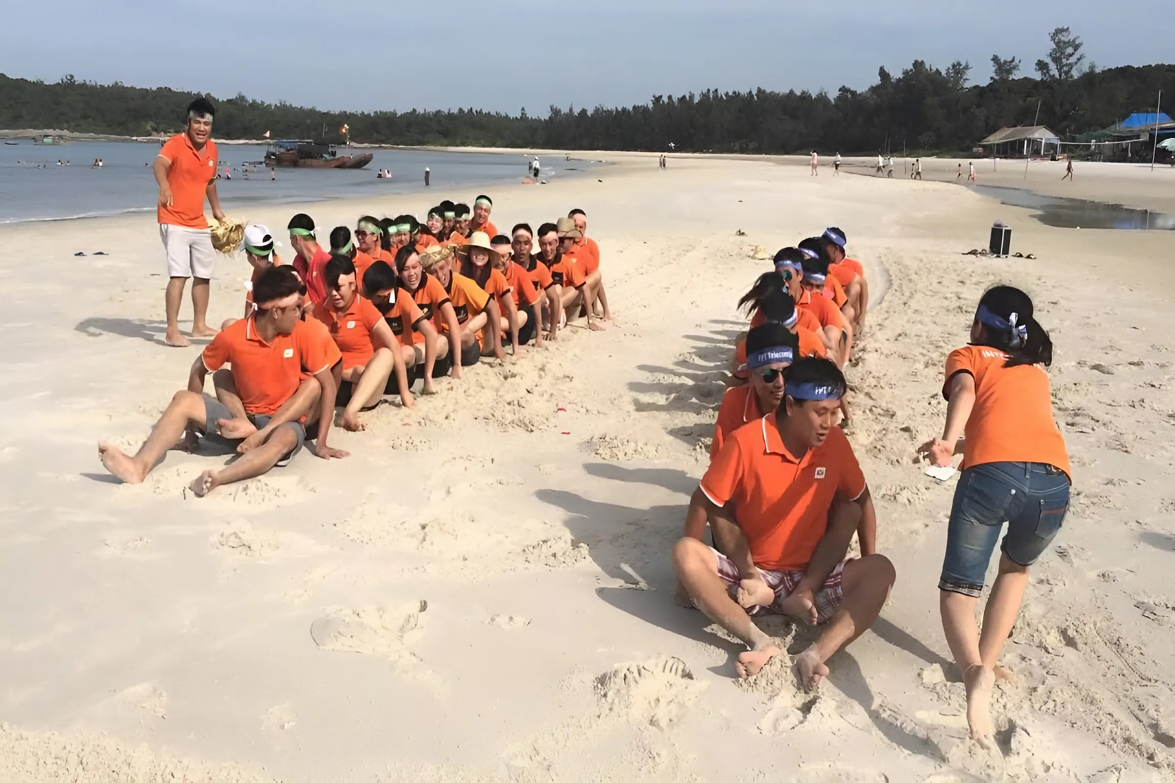 Trò chơi team building đua thuyền trên cạn