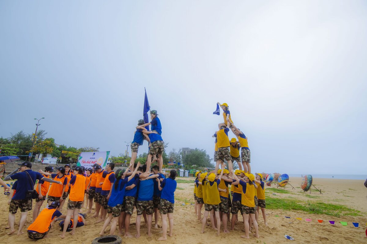 Trò chơi team building tháp người