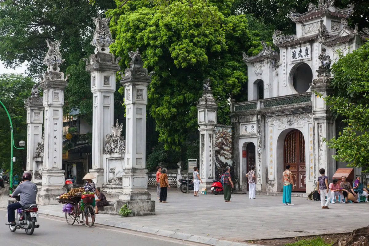 Đền Quán Thánh, nằm trên đường Thanh Niên, quận Ba Đình