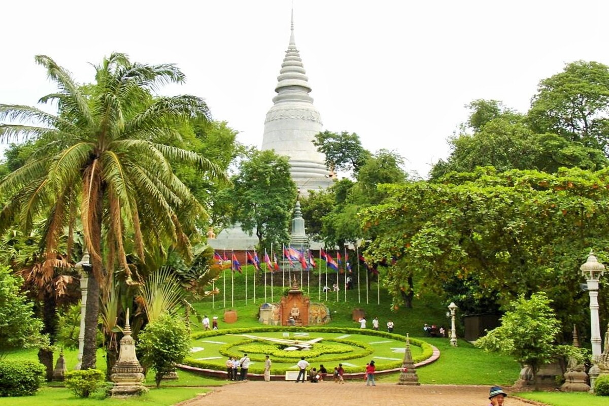 Chùa Wat Phnom là ngôi chùa linh thiêng nhất ở Campuchia