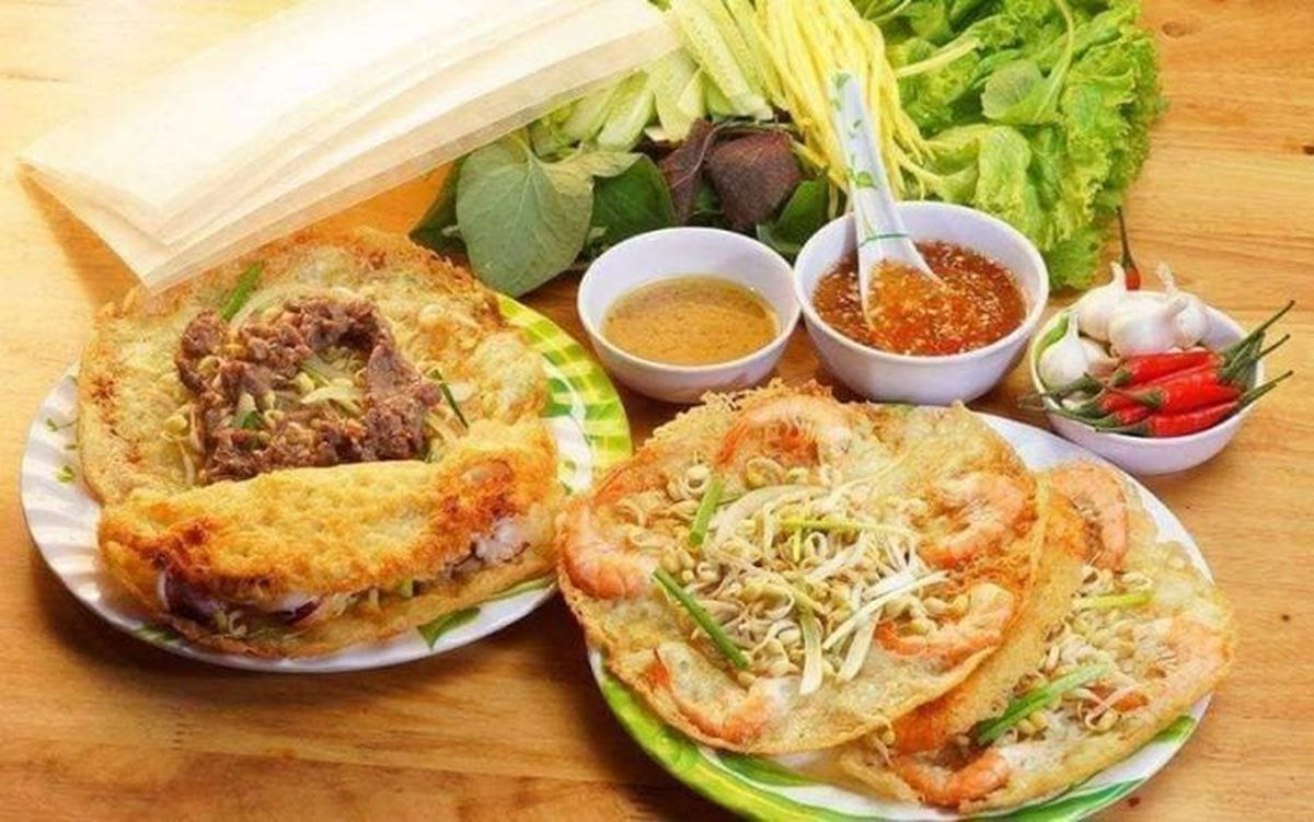 Ngoài món đặc sản bánh xèo khó cưỡng quán Tú Hiền còn có nhiều món bánh hấp dẫn khác