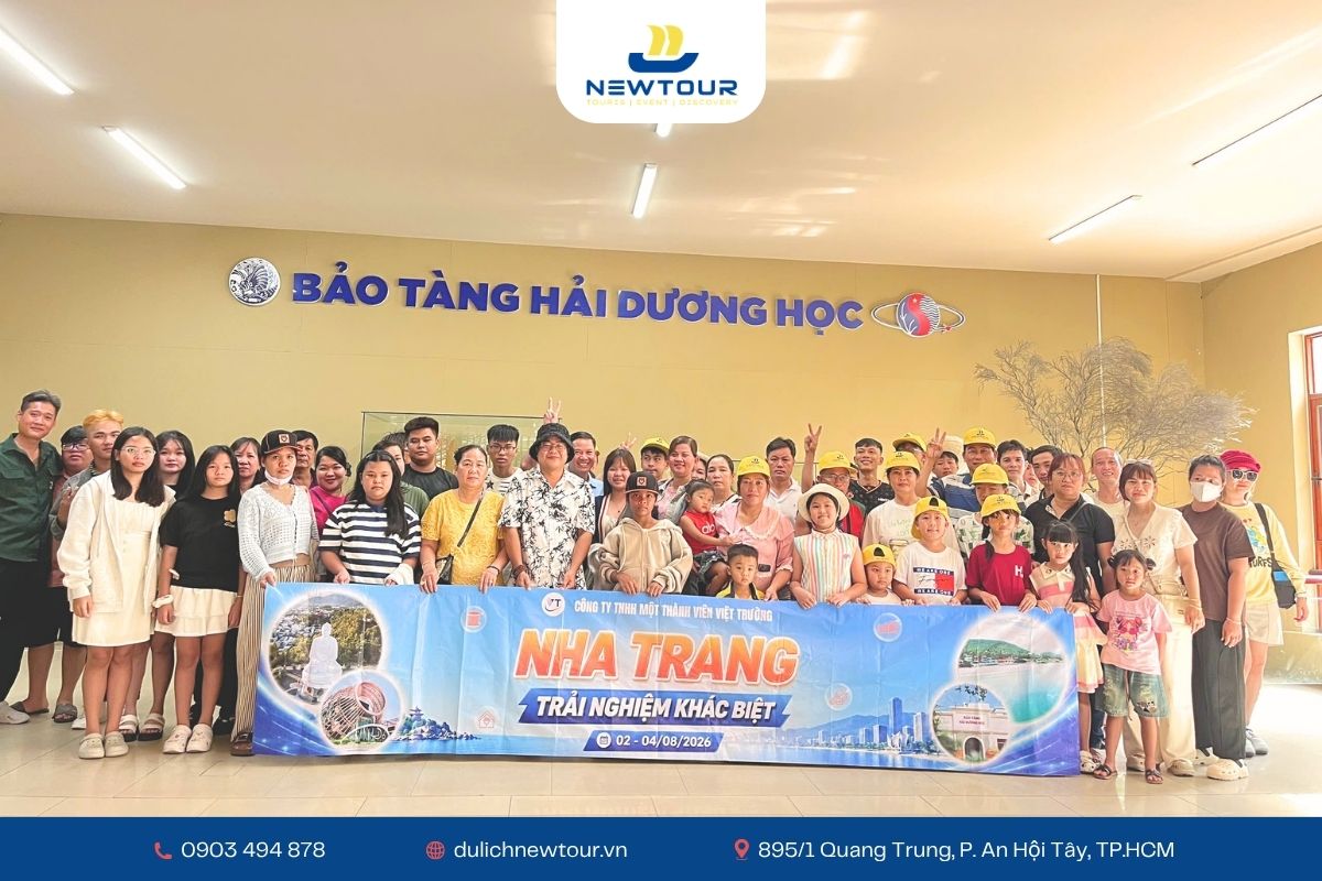 Đoàn khách tham quan Viện Hải Dương Học - Nha Trang