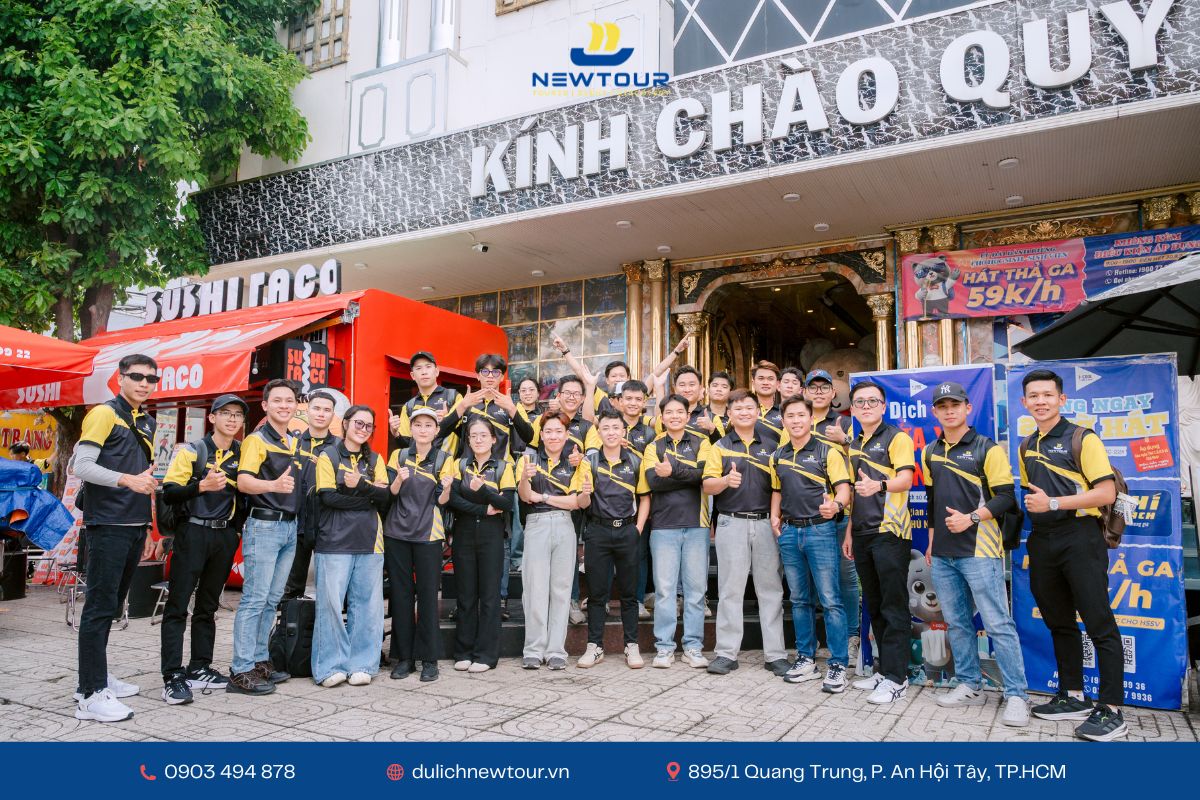 Đội ngũ hướng dẫn viên đồng hành cùng khách hàng trong hành trình du lịch mùa hè 2026