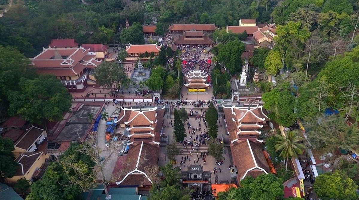 Chùa Hương sỡ hữu cảnh quan thiên nhiên tươi mát