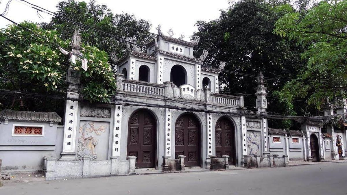 Chùa Hà thu hút nhiều du khách và người dân Hà Nội đến cầu duyên