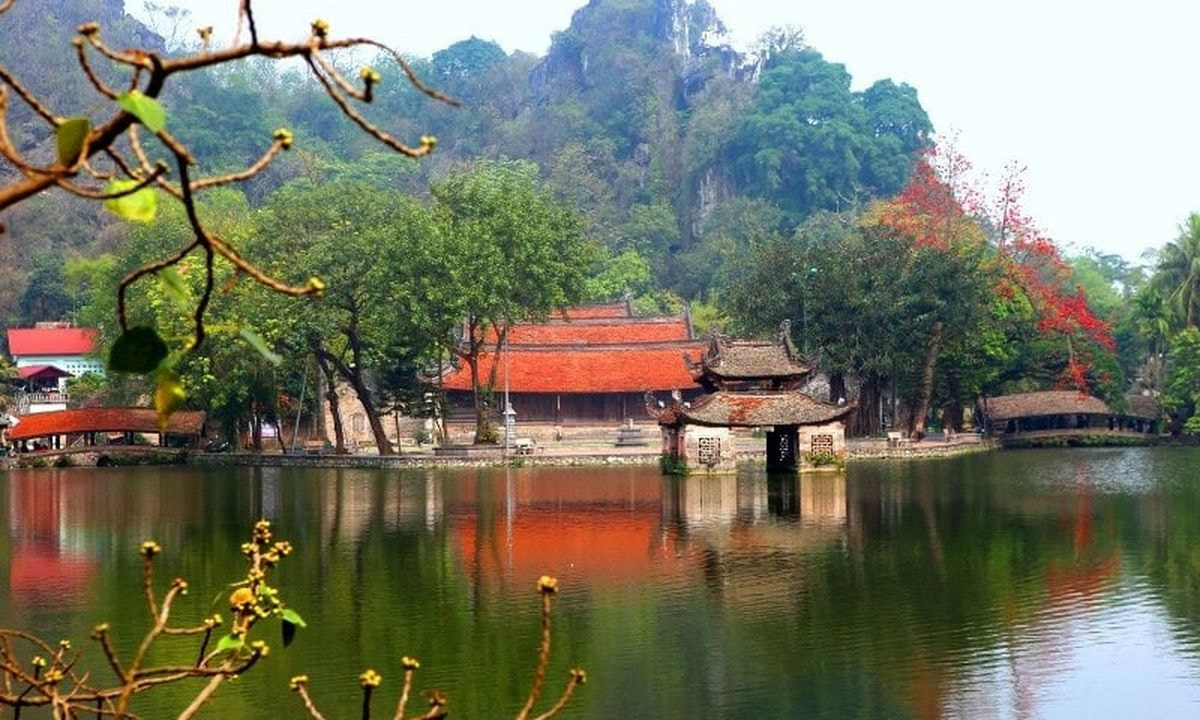 Chùa Thầy được mệnh danh là một trong những chùa Hà Nội cổ và linh thiêng nhất