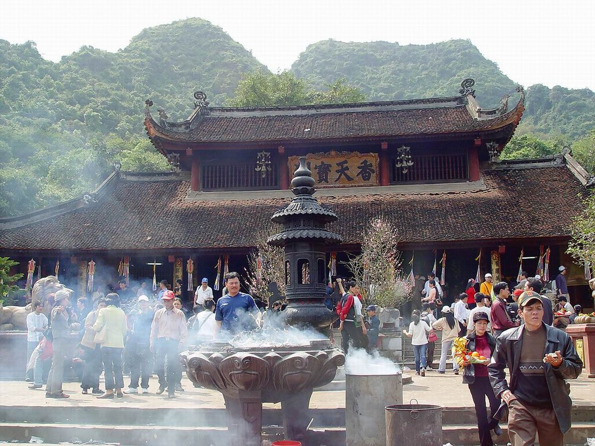 Những điều hạn chế khi ghé thăm chùa Hà Nội