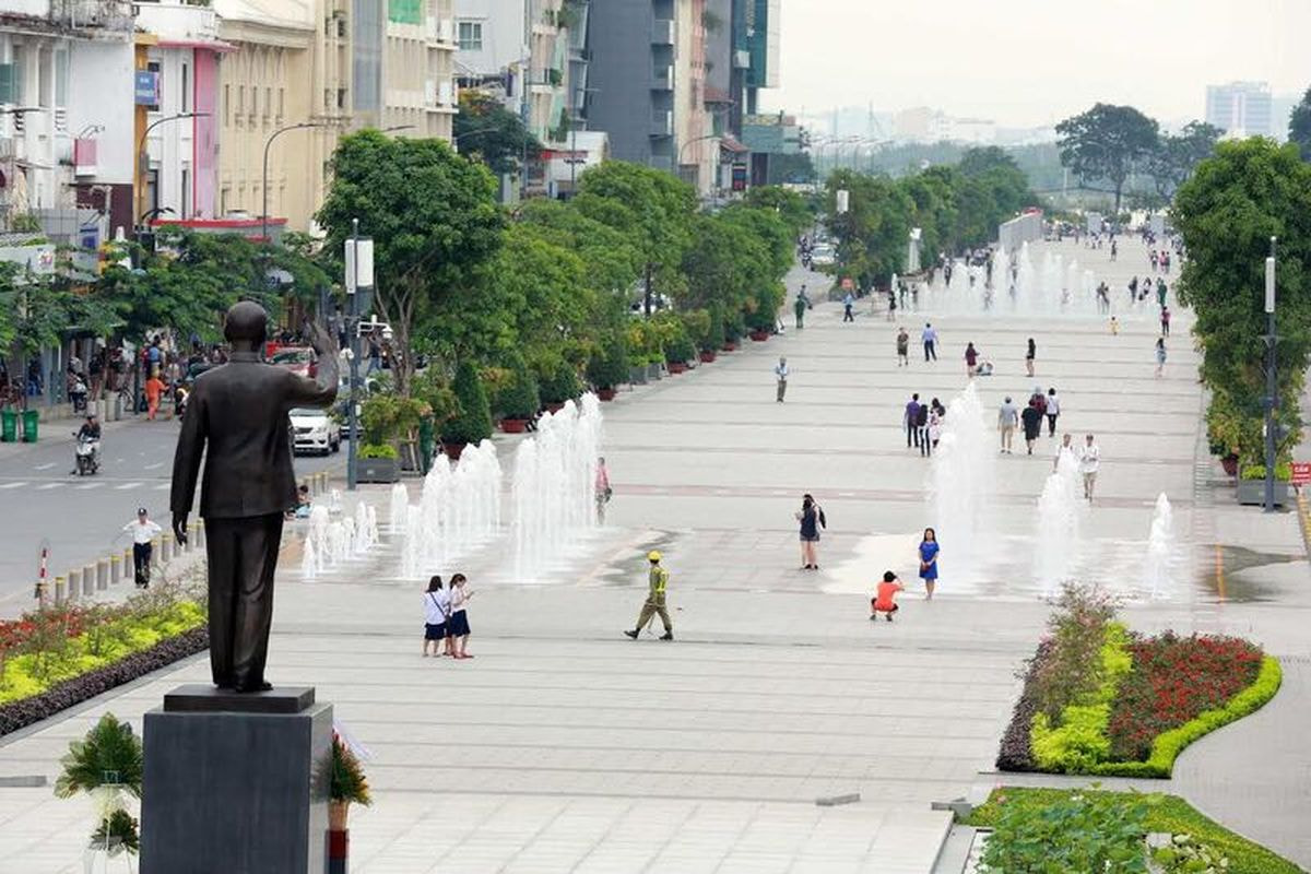 Phố đi bộ Nguyễn Huệ là một trong những địa điểm vui chơi dịp tết ở sài gòn cực thu hút