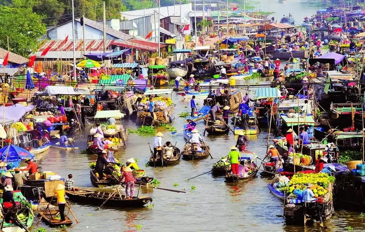 Chợ nổi Cái Răng là nét đẹp văn hóa đặc trưng tại Cần Thơ