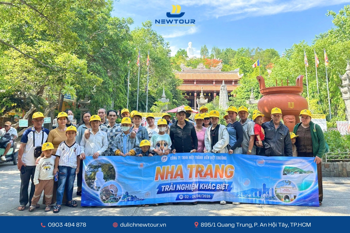 Đoàn tham quan chùa Long Sơn - Nha Trang