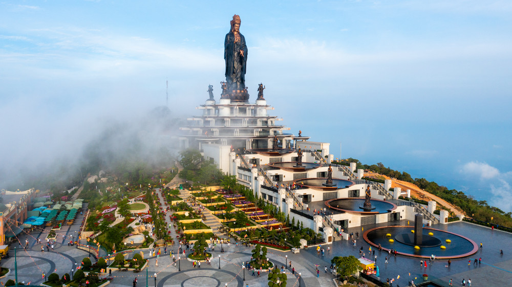 TOUR DU LỊCH: TÂY NINH – NÚI BÀ ĐEN – ĐỈNH VÂN SƠN - BUFFET NĂM CHÂU 1 NGÀY